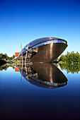 Wissenschaftsmuseum Universum am Fluss unter blauem Himmel, Hansestadt Bremen, Deutschland, Europa