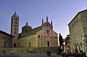 Piazza Garibaldi und Kathedrale San Cerbone am Abend, Massa Marittima, Provinz Grosseto, Toskana, Italien, Europa