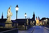 Alte Mainbrücke und Altstadt von Würzburg im Abendlicht, Würzburg, Bayern, Deutschland