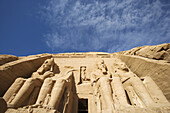 Großer Tempel Ramses II. im Sonnenlicht, Abu Simbel, Ägypten, Afrika