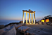 Appollon und Athena Tempel von Side in der Nacht, Südküste, Türkei