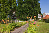 Garden, Fischbeck Abbey, Hessisch Oldendorf, Lower Saxony, Germany