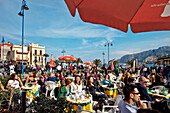 Café auf der Piazza, Mondello, Palermo, Sizilien, Italien, Europa