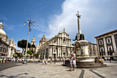 Elefantenstatur und Dom, Piazza Duomo, Catania, Sizilien, Italien