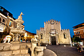 Abendstimmung, Dom, Piazza del Duomo, Taormina, Sizilien, Italien