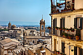 Blick von der Kramiktreppe auf Caltagirone, Sizilien, Italien, Europa