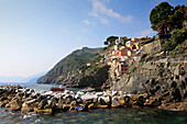 Pier, Riomaggiore, boat trip along the coastline, Cinque Terre, Liguria, Italian Riviera, Italy, Europe