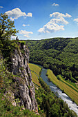 Blick zum Eichfelsen über der Donau, nahe Kloster Beuron, Naturpark Obere Donau, Schwäbische Alb, Baden-Württemberg, Deutschland