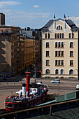 Blick von der Terrasse der Uspenski Kathedrale auf das Feuerschiff Relandersgrund, Restaurant und Bar auf dem ehemaligen Feuerschiff Relandersgrund, Helsinki, Finnland