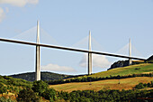 France, Aveyron 12, Millau, le viaduc de l´Autoroute A75 au dessus du Tarn, entre les causses de Sauveterre et du Larzac, concu par l architecte Lord Norman FOSTER
