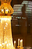 Blick aus dem Hotel Ritz Carlton über den Potsdamer Platz bei Nacht, Berlin, Deutschland