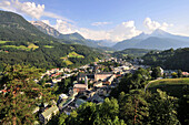 View over Berchtesgaden with Kehlstein towards the Watzmann, Berchtesgadener Land, Upper Bavaria, Bavaria, Germany
