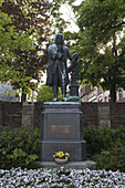 Denkmal von Johann Sebastian Bach vor seinem Geburtshaus, dem Bachhaus, Eisenach, Thüringen, Deutschland, Europa