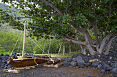 Ship at Captain Cook monument at Kealakekua Bay, Big Island, Hawaii, USA, America