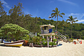 Rettungsschwimmerhäuschen am Strand, Weimea Bay Beach Park, North Shore, Oahu, Hawaii, USA, Amerika