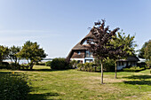 Thatched-roof house, Wustrow, Fischland-Darss-Zingst, Mecklenburg-Vorpommern, Germany