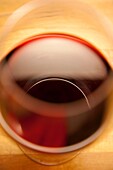 Copa de vino tinto fotogrfiada desde arriba