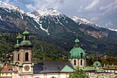 Dom zu St  Jakob St  James´s Cathedral and Alps, Innsbruck, Tyrol, Austria