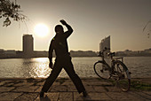 China, Henan province, Kaifeng, tai-chi in the early morning by the Baogong Hu lake