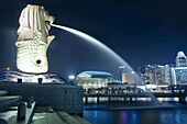Sight of Merlion and the Esplanade from Marina Bay, Singapore, Asia