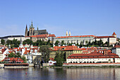 Czech Republic, Prague, Castle District skyline, Vltava River, Mala Strana