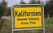 Ortsschild Kalifonien, Ostsee, Plöm, Schleswig-Holstein, Deutschland