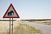 Hinweisschild Warnung vor Elefanten, Namibia, Afrika