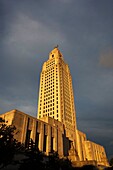 USA, Louisiana, Baton Rouge, Louisiana State Capitol, b 1931, sunset