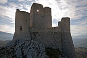 Italy, Abruzzo, Calascio Ruined castle, Rocca Calascio, built in the 1400's overlooks the landscape of the Gran Sasso National Park