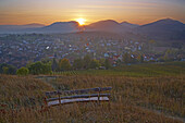Blick von der Kleinen Kalmit bei Ilbesheim zum Pfälzerwald, Deutsche Weinstraße, Rheinland-Pfalz, Deutschland, Europa