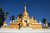 Goldene Stupa der buddhistischen Aung Theikdi Pagode unter blauem Himmel, Mawlamyaing, Mon Staat, Myanmar, Burma, Asien