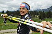 Evi Sachenbacher-Stehle, Goldmedaillengewinnerin von Vancouver, beim Nordic Walking Training auf der Eggenalm, Reit im Winkl, Bayern, Deutschland, Europa