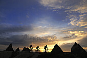 Mountainbiker in Göreme am Abend, Sonnenuntergang, Kappadokien, Türkei