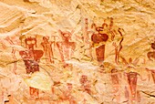 Barrier style pictographs in Sego Canyon Utah