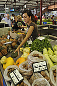 Verkäuferin auf dem Bauernmarkt, Tacoronte, Mercado, Teneriffa, Kanaren, Spanien