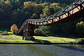 Holzbrücke, bei Essing, Naturpark Altmühltal, Fränkische Alb, Franken, Bayern, Deutschland