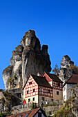 Rocks and half-timbered houses, Tuechersfeld, Pottenstein, Franconian Switzerland, Franconia, Bavaria, Germany