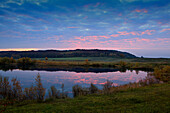 Morgenrot an einem Teich, bei Putbus, Insel Rügen, Mecklenburg-Vorpommern, Deutschland