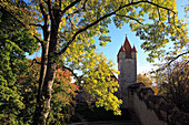 Wehrturm der Stadtmauer an der Reichsstadthalle, Rothenburg ob der Tauber, Franken, Bayern, Deutschland