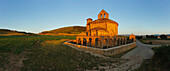 Kirche Santa Maria de Eunate im Licht der Abendsonne, Provinz Navarra, Nordspanien, Spanien, Europa