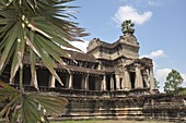 Angkor (Cambodia): one of the doors to the inner part of the Angkor Wat