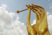 Mae Salong (Thailand): hand-shaped sculpture at the entrance of the Chinese Martyrs Memorial Museum