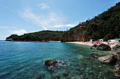 Menschen am Strand Mogren, Budva, Montenegro, Europa