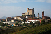Serralunga d' Alba, Langhe, Piemont, Italien