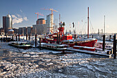 Feuerschiff vor HTC Hanseatic Trade Center und Elbphilharmonie imWinter, Hansestadt Hamburg, Deutschland, Europa