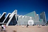 Expo 2008: Palace of Congresses and sculpture of Jaume Plensa