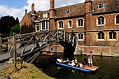 Punting by the Mathematical or Wooden Bridge, Queens College, Cambridge, England, UK