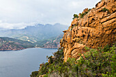 Rote Felsen von Piana am Golf von Porto, Calanche, Korsika, Frankreich, Europa