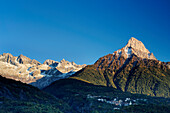 Berg Piz Badile unter blauem Himmel, Val Camonica, UNESCO Weltkulturerbe Val Camonica, Lombardei, Italien, Europa