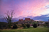 Abendrot über den Ruinen der Burg Hammershus, Bornholm, Dänemark, Europa